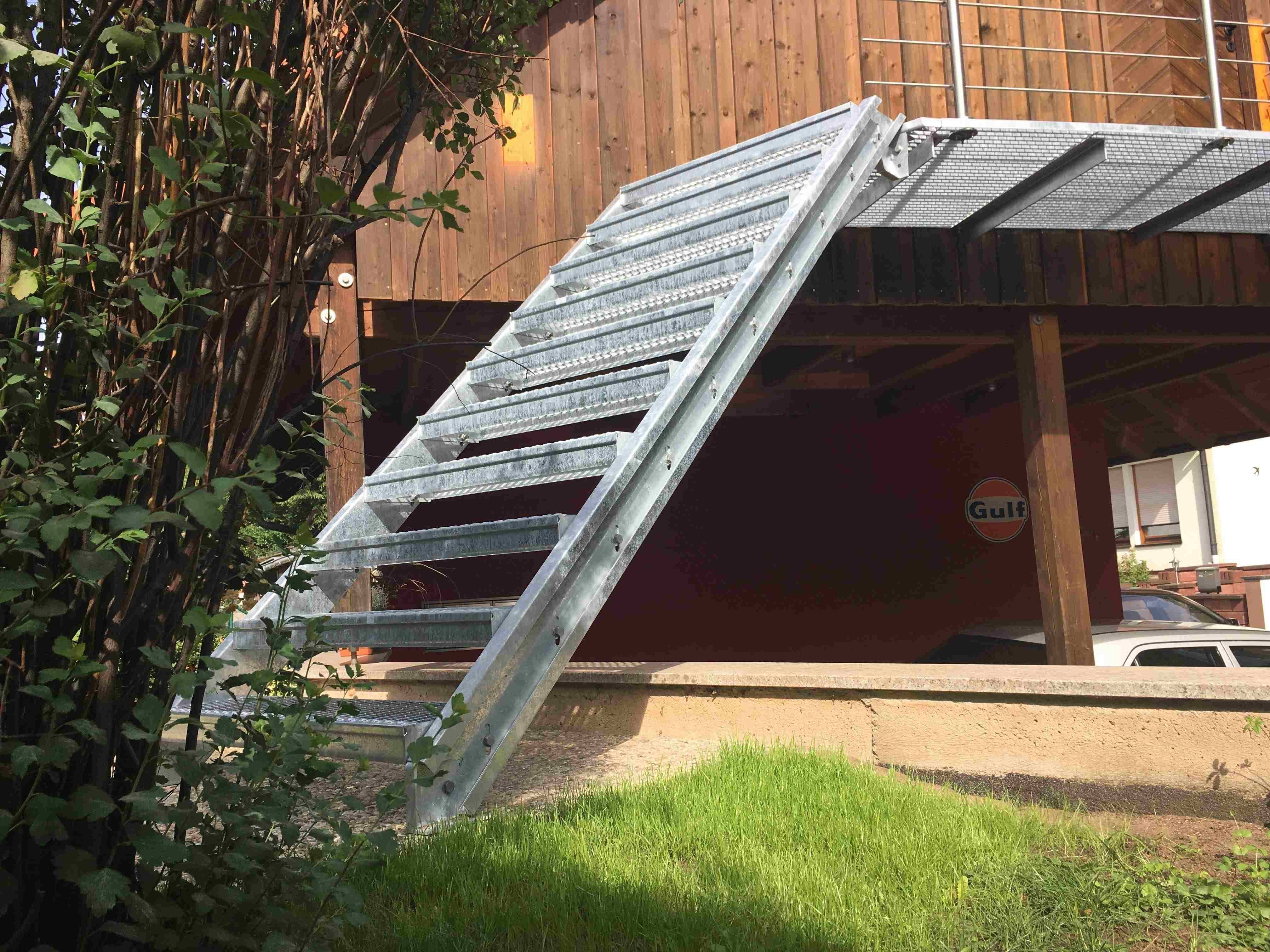 Gitterroststufe 900 x 240 MW 30-30 TS 35-2 Rutschhemmung R10-24-902430352.7