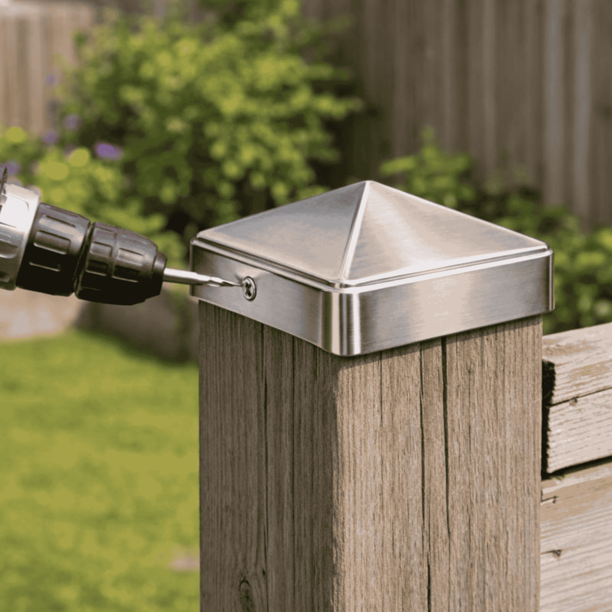 Pfostenkappe 120x120 mm Edelstahl V2A geschliffen – 10er Set inkl. Schrauben-60220-120-022