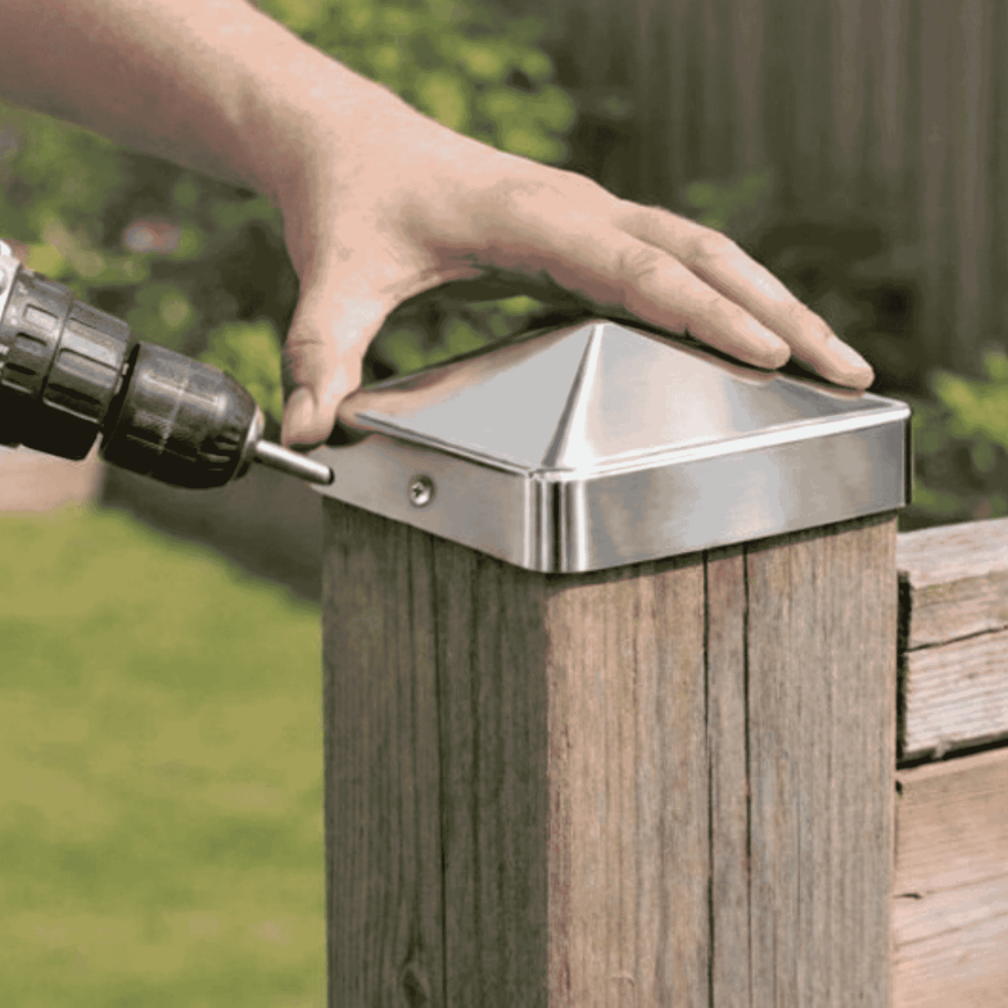 Pfostenkappe 100x100 mm Edelstahl V2A geschliffen – 10er Set inkl. Schrauben-60220-100-022