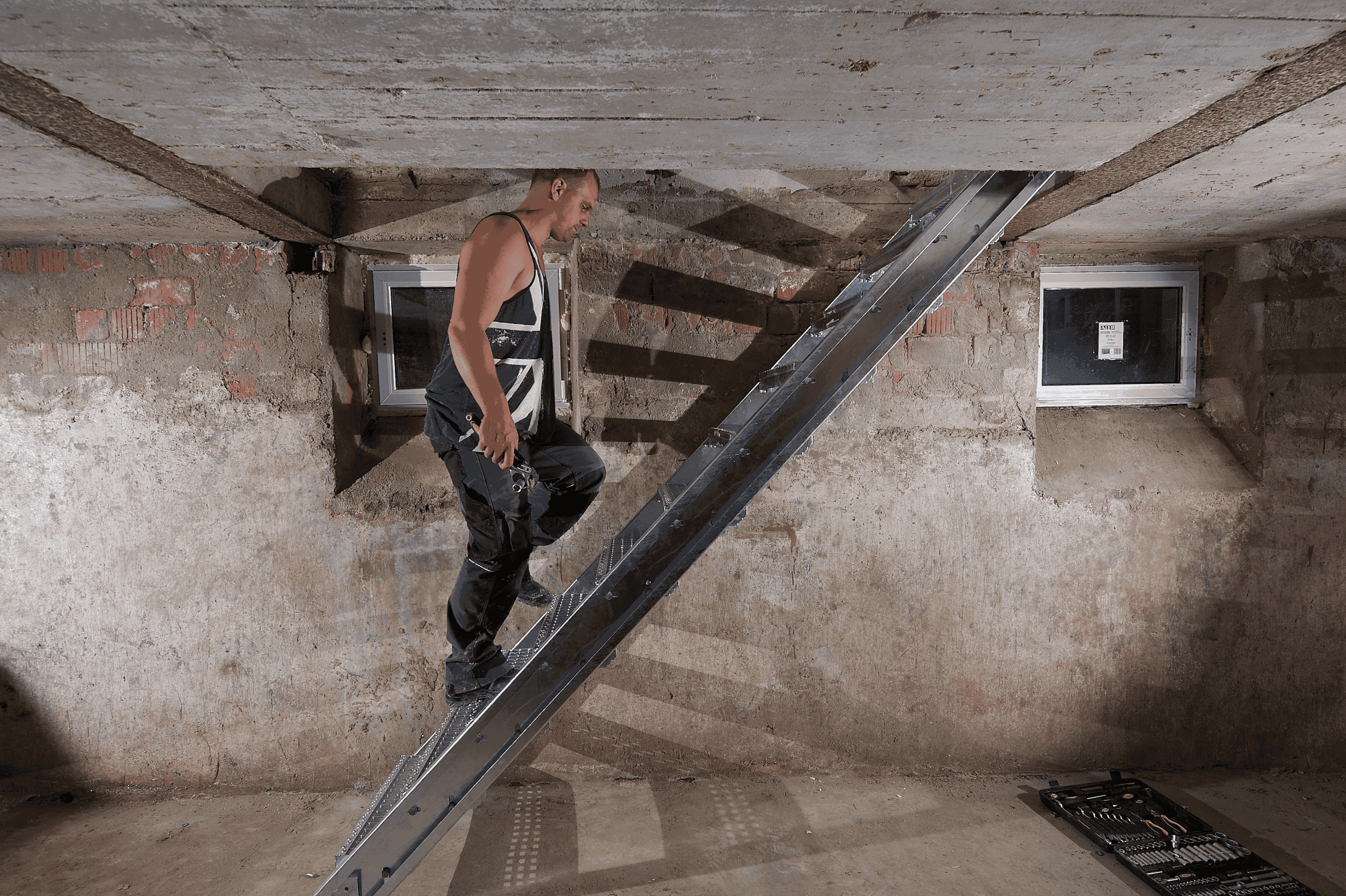 Gitterroststufe 800 x 270 MW 30-30 TS 30-2 Rutschhemmung R10-24-802730302.7